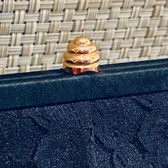 🌟HP🌟VTG 1980s Black Lace Beehive Clasp Evening Bag - Picture 4 of 9